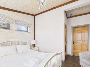 Photo 7- click for photo gallery